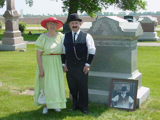 TAMPICO MEMORIAL DAY CEMETERY WALK 2003